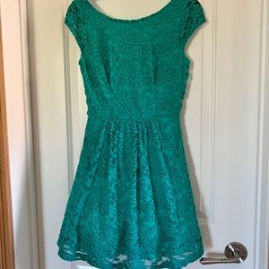 Teal lace mini dress 👗